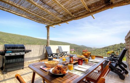 Gite n&deg;64111 Cagnano - Corse - Gite &agrave; Cagnano, Grand-Bastia, Haute-Corse, labellis&eacute; Gites de France: la terrasse