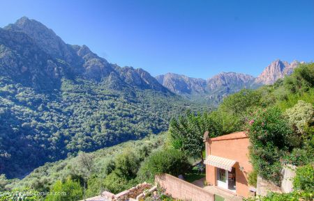 Gite n&deg;23551 Ota - Corse - Gite &agrave; Ota, La Cote Ouest, Corse du Sud, labellis&eacute; G&icirc;tes de France : le gite avec la vue