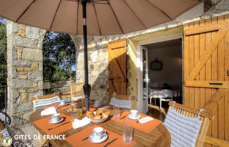 Gite n&deg;64592 Santa-Reparata-di-Balagna - Corse - G&icirc;te &agrave; Santa Reparata Di Balagna, La Balagne, Haute-Corse, labellis&eacute; G&icirc;tes de France: la terrasse