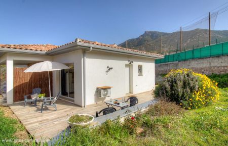 Gite n&deg;24002 Bastelicaccia - Corse - G&icirc;te &agrave; Bastelicaccia, le grand Ajaccio, en Corse du Sud, labellis&eacute; G&icirc;tes de France : la terrasse et le g&icirc;te