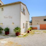 Gîte à Calvi, Balagne, Haute-Corse, labellisé Gîtes de France : le parking et la maison Gîte à Calvi, Balagne, Haute-Corse, labellisé Gîtes de France : le parking et la maison