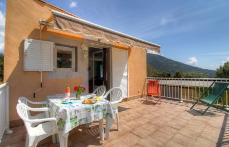 Gite n&deg;25902 Sagone - Corse - G&icirc;te &agrave; Sagone, la c&ocirc;te Ouest, Corse-du-Sud, labellis&eacute; G&icirc;tes de France : la terrasse