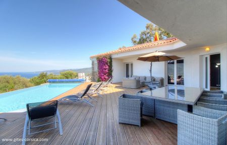 Gite n&deg;22341 Propriano - Corse - G&icirc;te &agrave; Propriano, le Grand Valinco, Corse-du-Sud, labellis&eacute; G&icirc;tes de France : la terrasse avec piscine