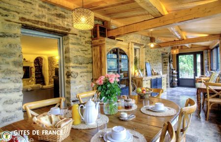 Chambres d'hôtes à Verdèse, Le Centre Corse, labellisées Gîtes de France : la salle à manger Bed & Breakfast no.64521 Verdèse - Corse - Chambres d'hôtes à Verdèse, Le Centre Corse, labellisées Gîtes de France : la salle à manger