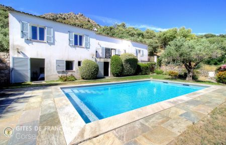 Gite n&deg;60502 Montegrosso - Corse - G&icirc;te &agrave; Montegrosso, Balagne, Haute-Corse, labellis&eacute; G&icirc;tes de France : la piscine et la maison