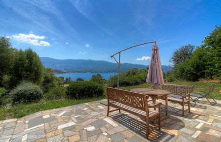 Gite n&deg;22362 Tiuccia - Corse - G&icirc;te &agrave; Tiuccia, la c&ocirc;te ouest, en Corse du Sud, labellis&eacute; G&icirc;tes de France : terrasse et la vue