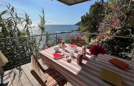 Gite n&deg;61381 Brando - Corse - G&icirc;te &agrave; Brando, Grand Bastia, Haute-Corse, labellis&eacute; G&icirc;tes de France : la terrasse avec vue mer