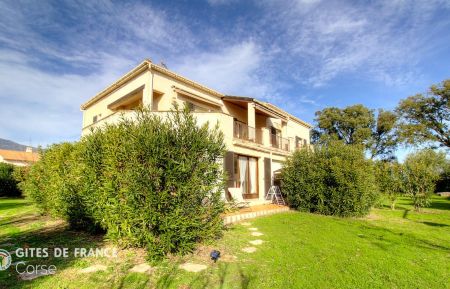 Gîte à Lucciana, Grand Bastia, Haute-Corse, labellisé Gîtes de France : la terrasse et le jardin Gite n°59481 Lucciana - Corse - Gîte à Lucciana, Grand Bastia, Haute-Corse, labellisé Gîtes de France : la terrasse et le jardin