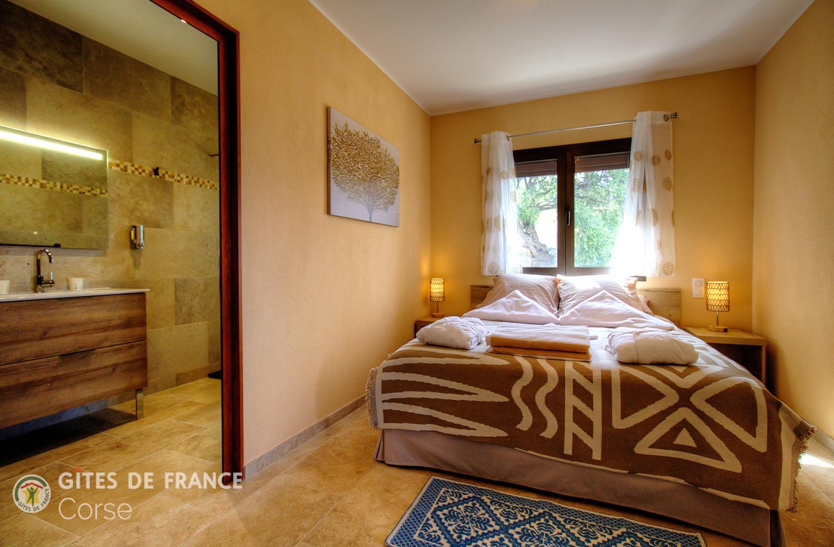 Chambres d'hôtes à Monticello, Balagne, Haute-Corse, labellisé Gites de France : la chambre Turchinu photo 9