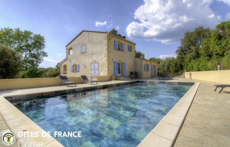 Gite n&deg;22461 Sart&egrave;ne - Corse - G&icirc;te &agrave; Sart&egrave;ne le grand valinco en Corse du Sud labellis&eacute; g&icirc;te de france: la piscine et la maison