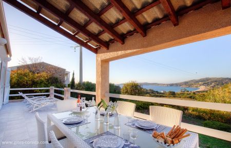 Gite n&deg;23351 Carg&egrave;se - Corse - Gite &agrave; Carg&egrave;se, La C&ocirc;te Ouest, Corse du Sud, labellis&eacute; G&icirc;tes de France : la terrasse avec la vue mer