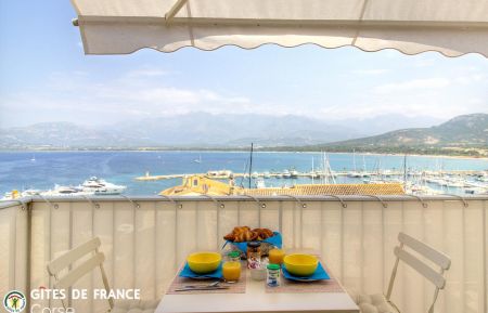 Gite n&deg;64211 Calvi - Corse - G&icirc;te &agrave; Calvi, La Balagne, Haute-Corse, labellis&eacute; G&icirc;tes de France : le balcon avec vue sur le Golfe de Calvi