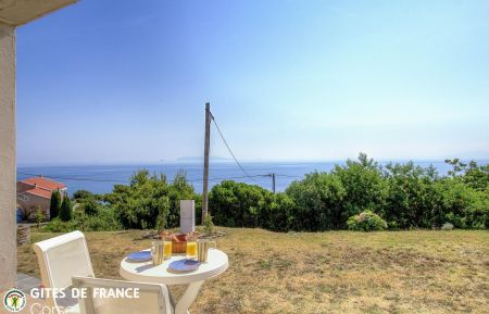 Gite n&deg;63184 Luri - Corse - Gite &agrave; Luri, Grand-Bastia, Haute-Corse, labellis&eacute; Gites de France : la terrasse couverte avec vue mer