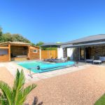 G&icirc;te &agrave; Antisanti, c&ocirc;te orientale, Haute-Corse, labellis&eacute; G&icirc;tes de France : la maison, le terrain et la piscine