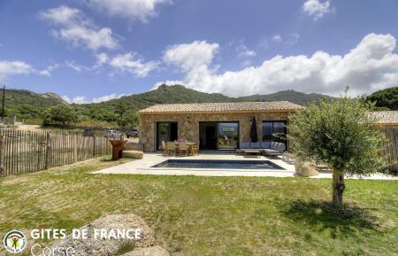 Gite n&deg;27592 Figari - Corse - Gite &agrave; Figari, Corse du sud, labellis&eacute; G&icirc;tes de France : la piscine et la maison