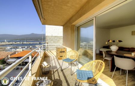 Gite n&deg;28681 Propriano - Corse - Gite &agrave; Propriano, Le grand Valinco, Corse du Sud, labellis&eacute; G&icirc;tes de France : la terrasse avec la vue sur le port