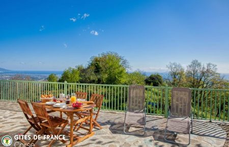 Gîte à Loreto di Casinca, Grand Bastia, Haute-Corse, labellisé Gîtes de France : terrasse Gite n°59882 Loreto-di-Casinca - Corse - Gîte à Loreto di Casinca, Grand Bastia, Haute-Corse, labellisé Gîtes de France : terrasse