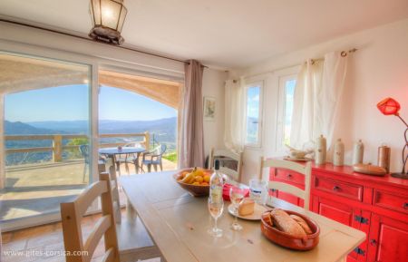 Gite n&deg;16406 Sart&egrave;ne - Corse - G&icirc;te &agrave; Sart&egrave;ne, le Grand Valinco, Corse du Sud, labellis&eacute; G&icirc;tes de France : Le s&eacute;jour et la terrasse de 25m2.