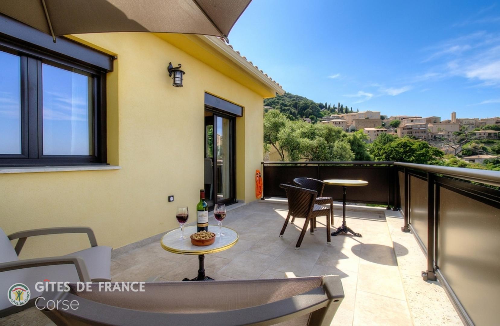Chambres d'hôtes à Monticello, Balagne, Haute-Corse, labellisé Gites de France : la terrasse de la chambre Orizonti photo 26