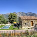 Gite &agrave; Bocognano, le Grand Ajaccio, Corse du Sud : la maison et la piscine
