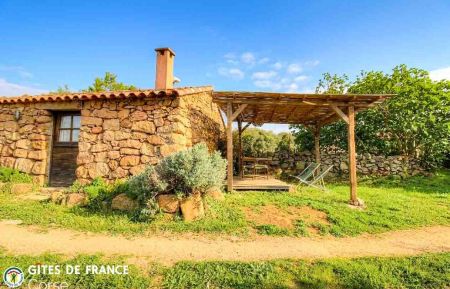 Gite n&deg;22561 Sart&egrave;ne - Corse - G&icirc;te &agrave; Sart&egrave;ne, le Grand Valinco en Corse du Sud, labellis&eacute; G&icirc;tes de France  le gite et la terrasse