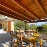 Gite &agrave; Sainte Lucie de Porto-Vecchio, Le sud Corse, Corse du Sud, labellis&eacute; G&icirc;tes de France : la terrasse couverte