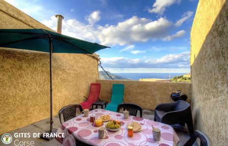 Gite n&deg;54722 Aregno - Corse - G&icirc;te &agrave; Aregno, Balagne, Haute-Corse, labellis&eacute; G&icirc;tes de France : la terrasse du 2&egrave;me &eacute;tage accessible