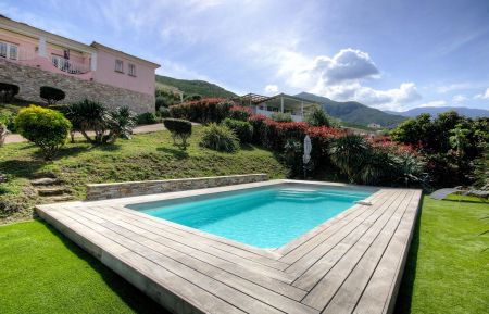 Gite n&deg;62121 Sisco - Corse - G&icirc;te &agrave; Sisco, Grand Bastia, Haute-Corse, labellis&eacute;e G&icirc;tes de France : la piscine et la maison