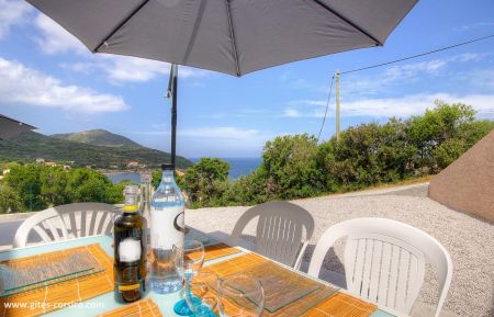 Gîte à Galeria, Balagne, Haute-Corse, labellisé Gîtes de France : la terrasse et sa vue sur la mer Gite n°61342 Galéria - Corse - Gîte à Galeria, Balagne, Haute-Corse, labellisé Gîtes de France : la terrasse et sa vue sur la mer
