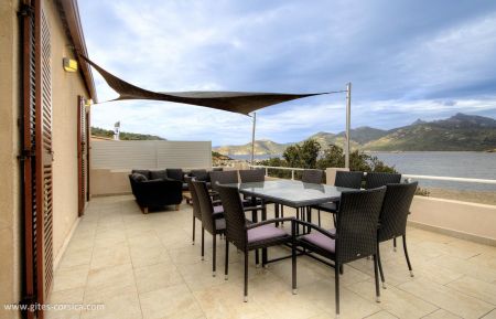 Gîte à Galeria, Balagne, Haute-Corse, labellisé Gîtes de France : la terrasse attenante au séjour/cuisine Gite n°61871 Galéria - Corse - Gîte à Galeria, Balagne, Haute-Corse, labellisé Gîtes de France : la terrasse attenante au séjour/cuisine