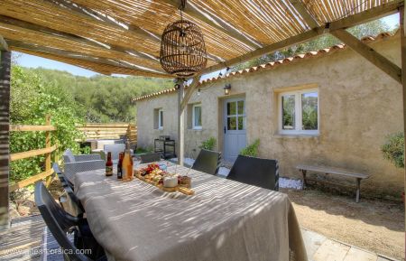 Gite n&deg;27881 Figari - Corse - Gite &agrave; Figari, le Sud Corse, labellis&eacute; G&icirc;tes de France : la terrasse couverte